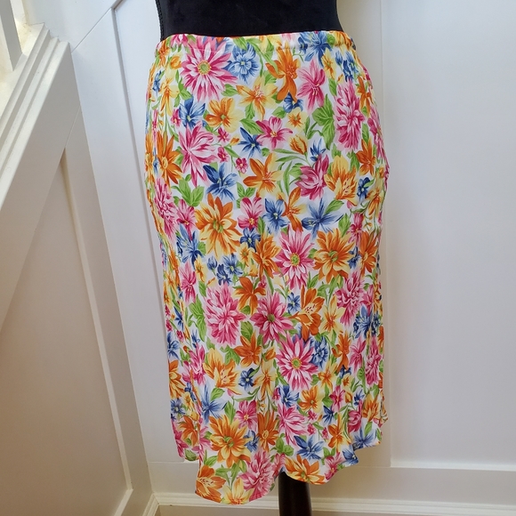 Jones New York Sport rayon fully lined floral skirt - Picture 3 of 4